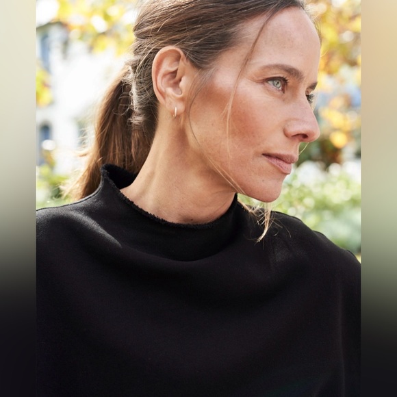 Frank & Eileen Effie Long Sleeve Funnel Neck Capelet Black Top Luxury Size M EUC - Picture 2 of 16